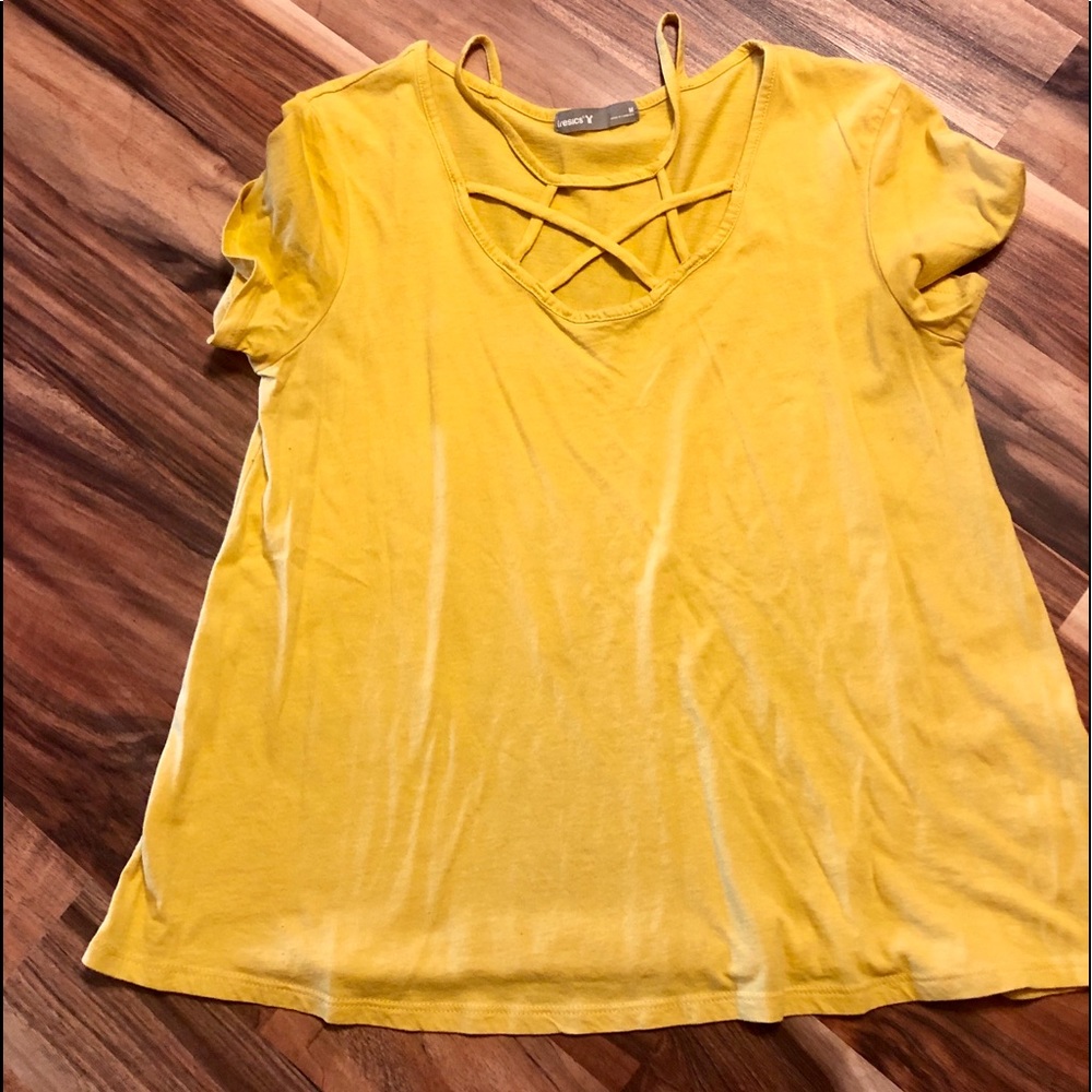 Women’s Tee
